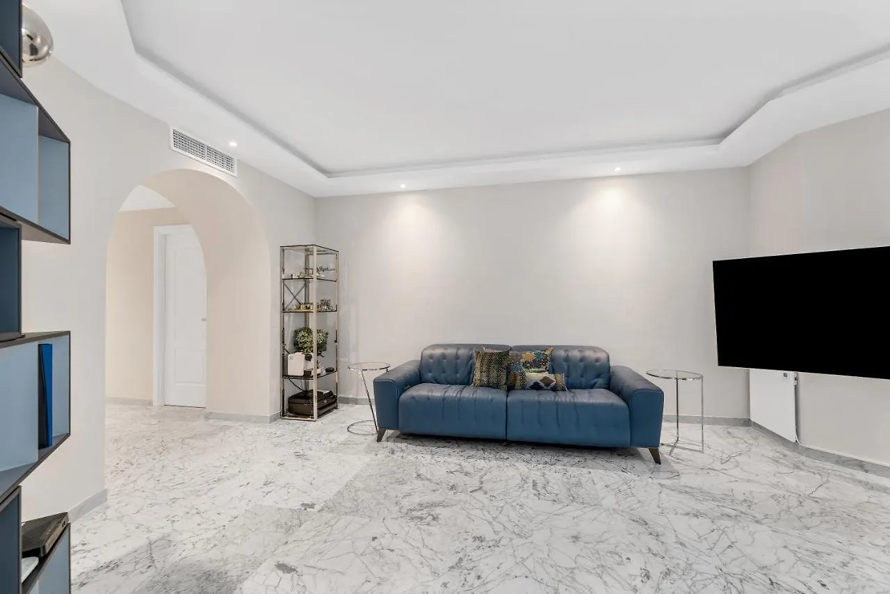 Modern And Large Apartment In The Heart Of Puerto Banus Marbellac Espagne