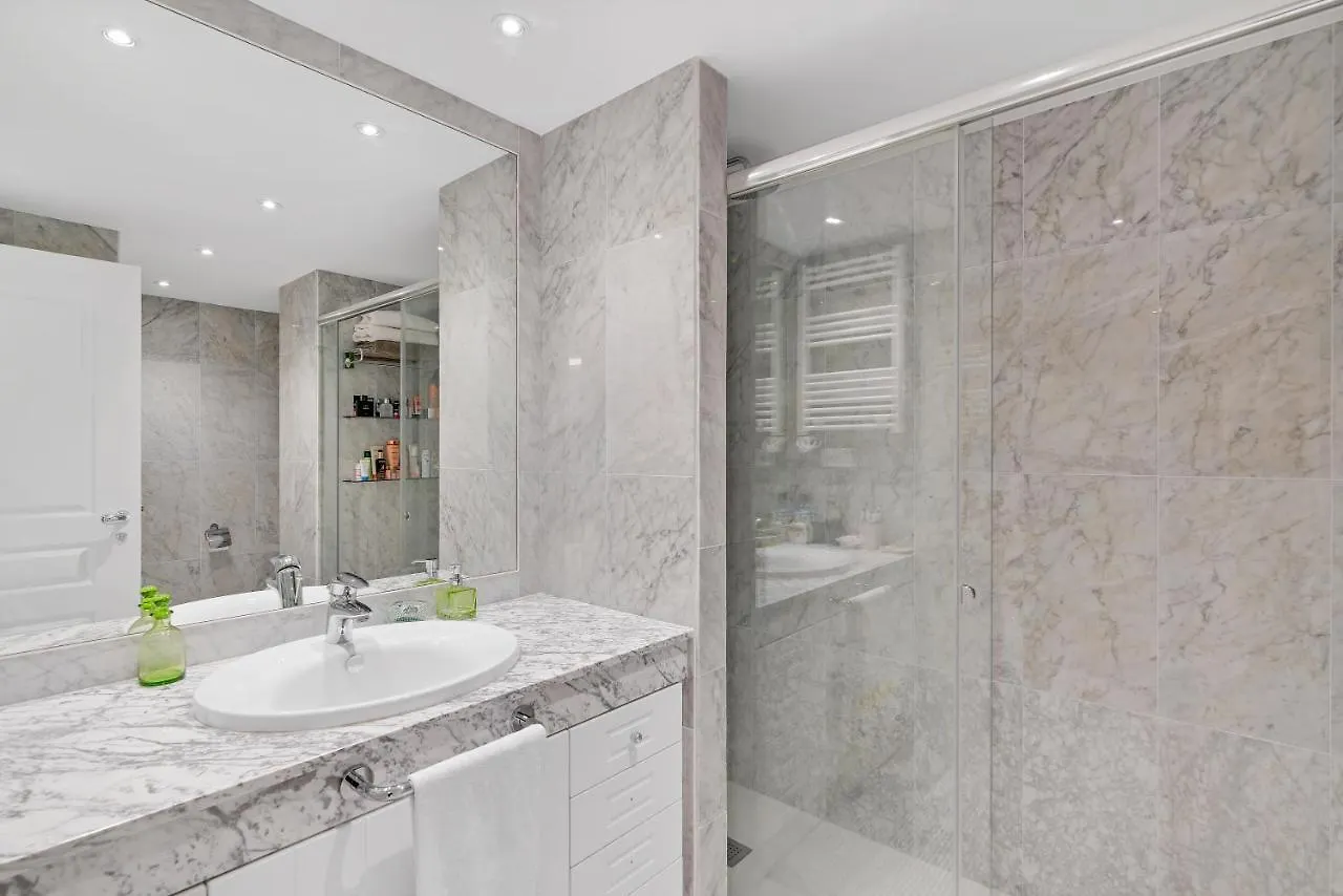 Modern And Large Apartment In The Heart Of Puerto Banus Marbellac